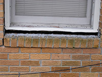A window sill cracking and separating from the foundation wall in a Berlin home.